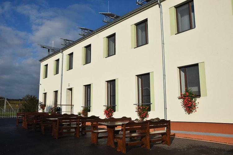 Jeleni Farma Jecmeniste Hotel Vrbovec Exterior foto
