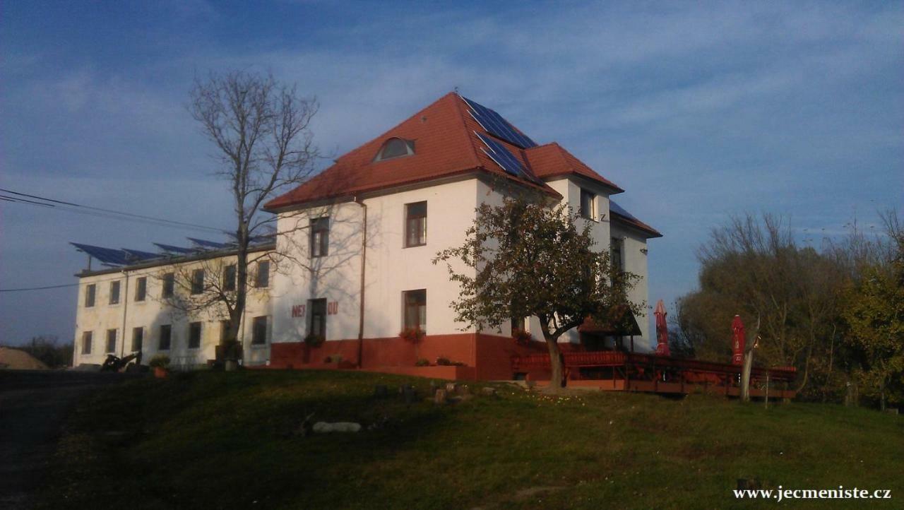 Jeleni Farma Jecmeniste Hotel Vrbovec Exterior foto